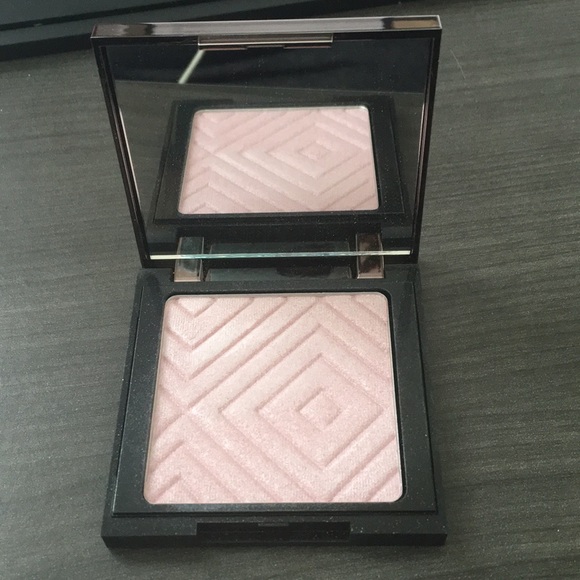 Makeup Geek highlighter in “Glitz” - Picture 2 of 3
